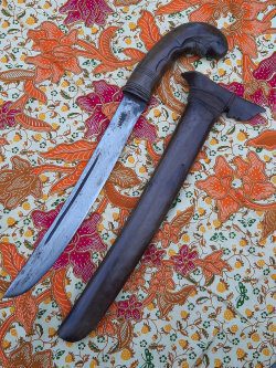 Vintage Javanese golok/ parang/ pedang knife or short sword.  (jgp0001)