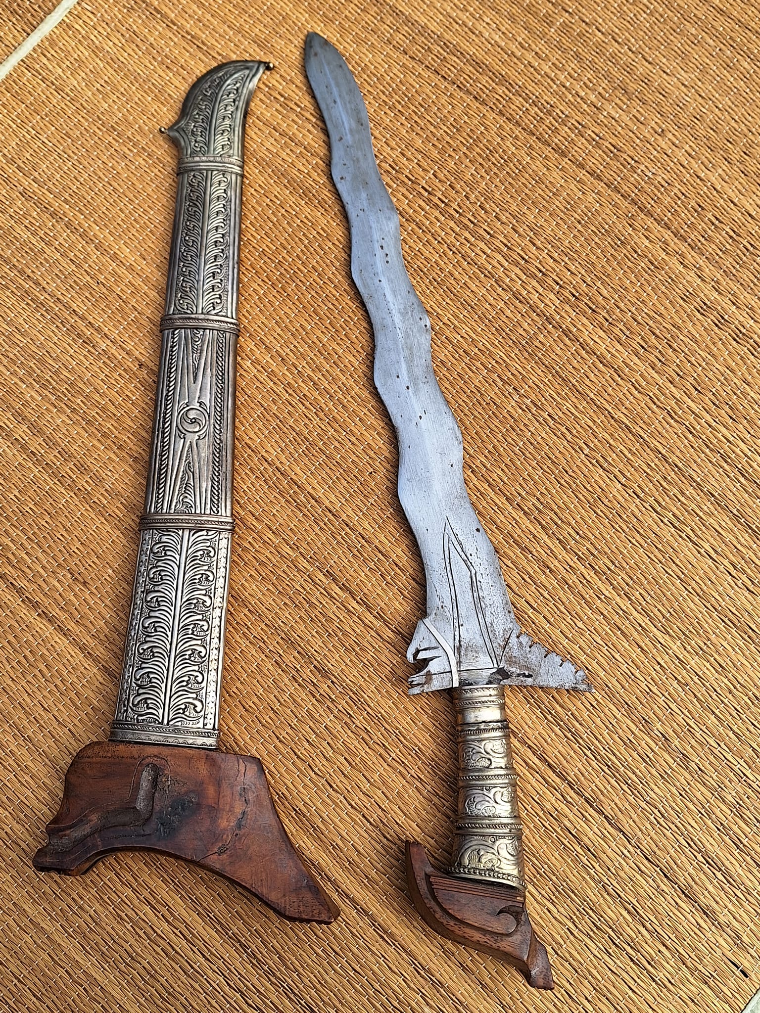 vintage moro philippine kris smaller sized sword